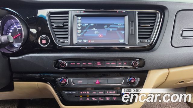 Kia Canival 2018 — photo 12