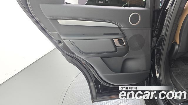 Land Rover Discovery 2024 — photo 15