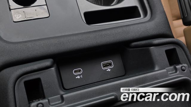 Land Rover Discovery 2024 — photo 27