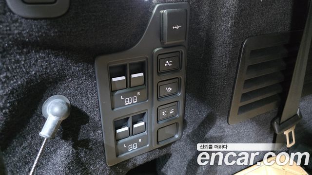 Land Rover Discovery 2024 — photo 32