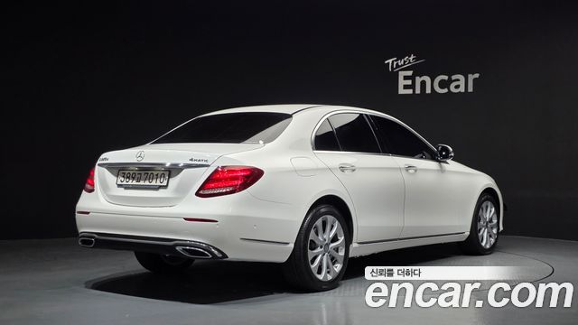 Mercedes-Benz E-Class 2017 — photo 2