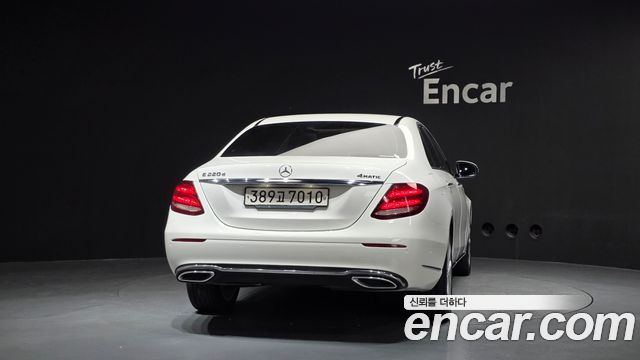 Mercedes-Benz E-Class 2017 — photo 4