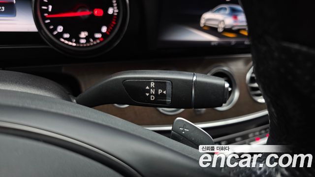 Mercedes-Benz E-Class 2017 — photo 9