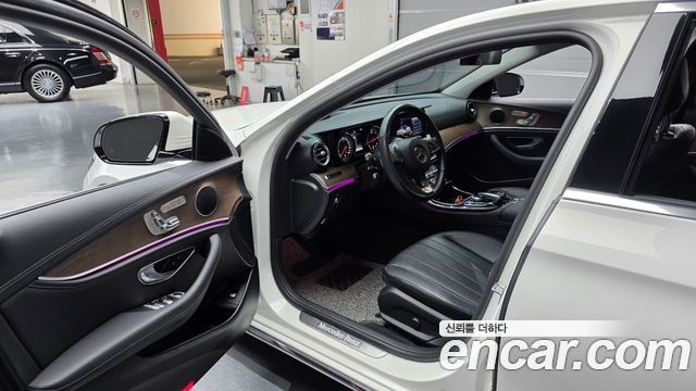 Mercedes-Benz E-Class 2017 — photo 10