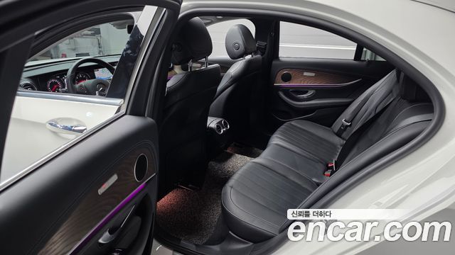 Mercedes-Benz E-Class 2017 — photo 11