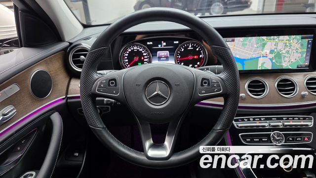 Mercedes-Benz E-Class 2017 — photo 14
