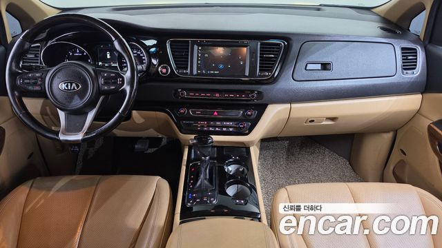 Kia Canival 2016 — photo 10