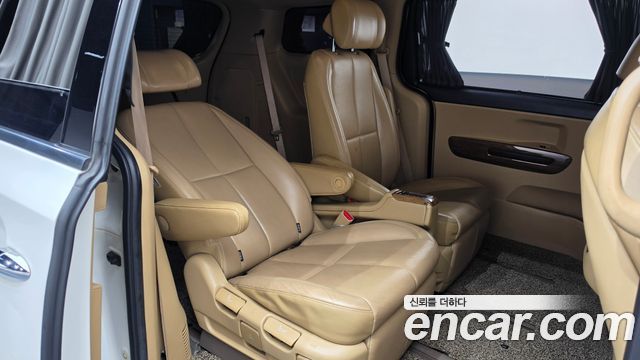 Kia Canival 2016 — photo 17