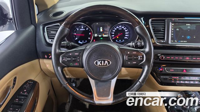 Kia Canival 2016 — photo 18