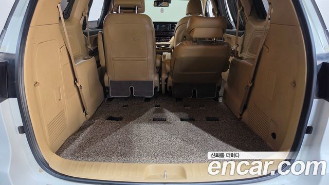Kia Canival 2016 — photo 26