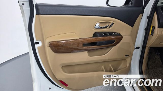 Kia Canival 2016 — photo 14