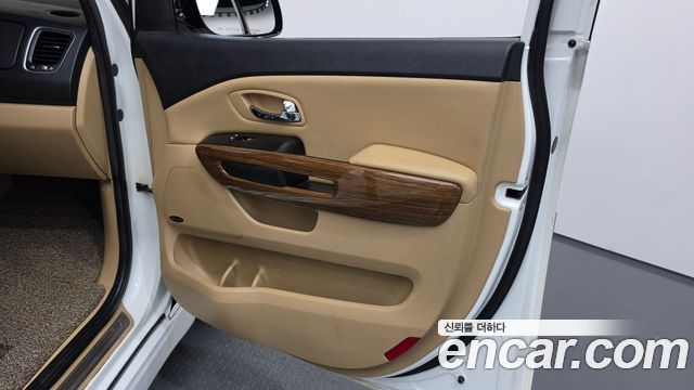 Kia Canival 2016 — photo 15