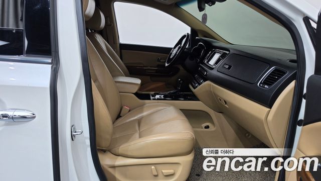Kia Canival 2016 — photo 16