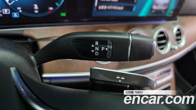 Mercedes-Benz E-Class 2021 — photo 12