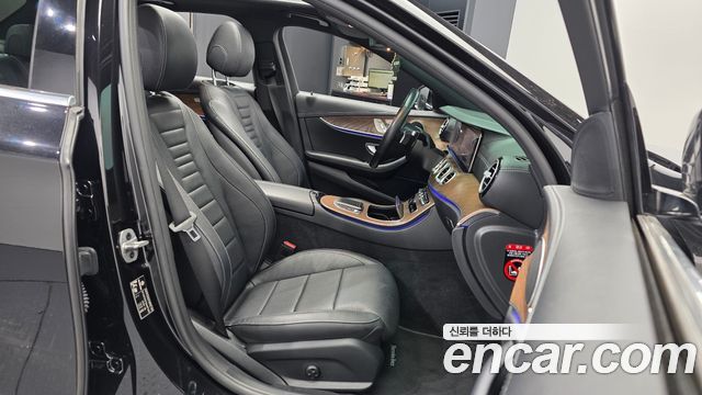 Mercedes-Benz E-Class 2021 — photo 17