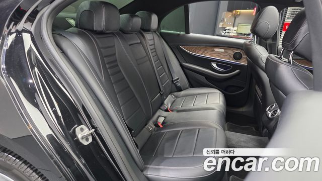 Mercedes-Benz E-Class 2021 — photo 18