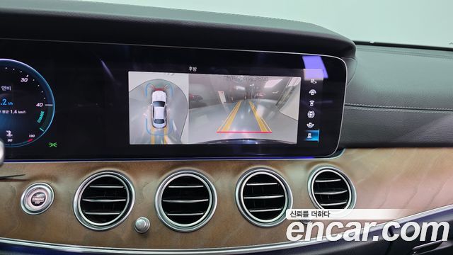 Mercedes-Benz E-Class 2021 — photo 21