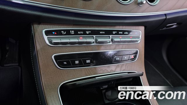 Mercedes-Benz E-Class 2021 — photo 23