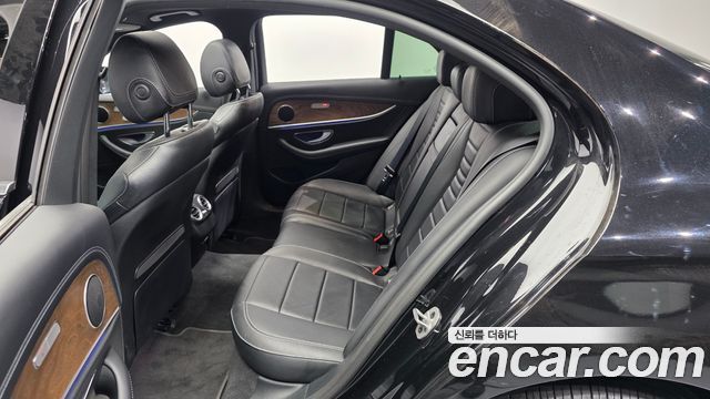 Mercedes-Benz E-Class 2021 — photo 16
