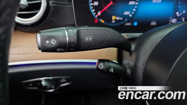 Mercedes-Benz E-Class 2021 — photo 28
