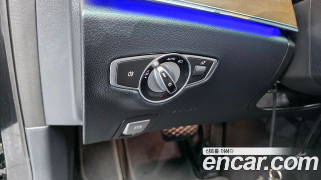 Mercedes-Benz E-Class 2021 — photo 30