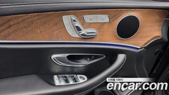 Mercedes-Benz E-Class 2021 — photo 32