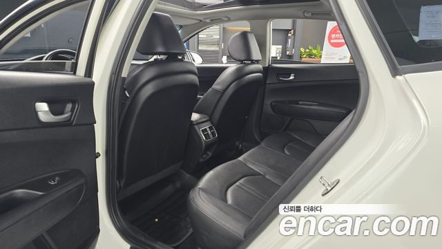 Kia K5 2018 — photo 17