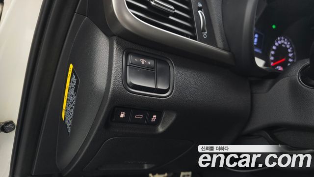 Kia K5 2018 — photo 22