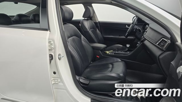 Kia K5 2018 — photo 16