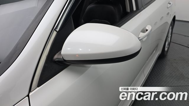 Kia K5 2018 — photo 30