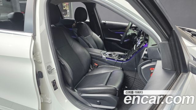 Mercedes-Benz C-Class 2019 — photo 11