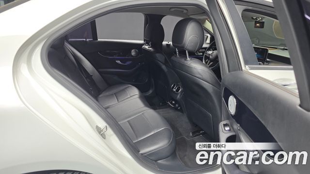 Mercedes-Benz C-Class 2019 — photo 12