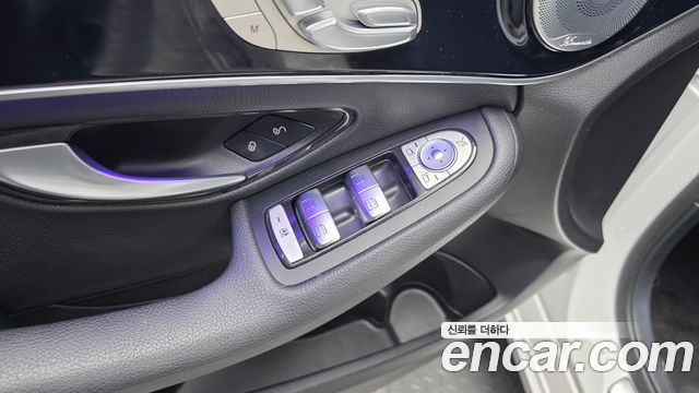 Mercedes-Benz C-Class 2019 — photo 17