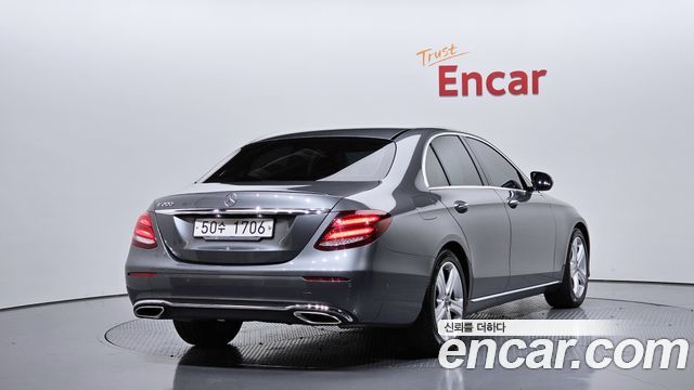 Mercedes-Benz E-Class 2018 — photo 2