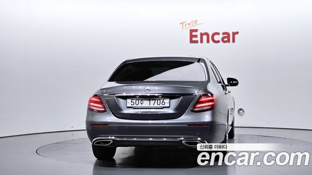 Mercedes-Benz E-Class 2018 — photo 4