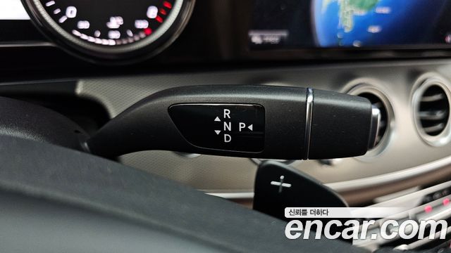 Mercedes-Benz E-Class 2018 — photo 12