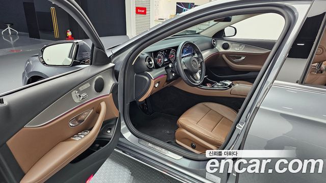 Mercedes-Benz E-Class 2018 — photo 13