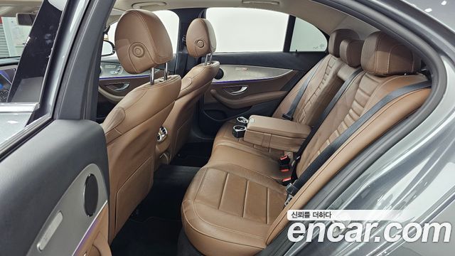 Mercedes-Benz E-Class 2018 — photo 18
