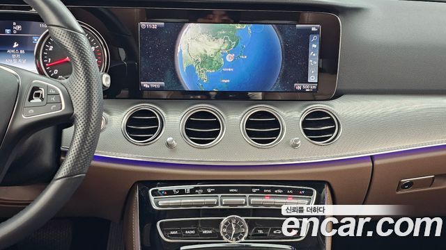 Mercedes-Benz E-Class 2018 — photo 20