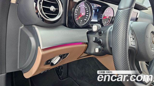 Mercedes-Benz E-Class 2018 — photo 22
