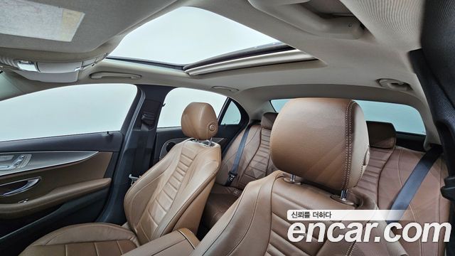 Mercedes-Benz E-Class 2018 — photo 25