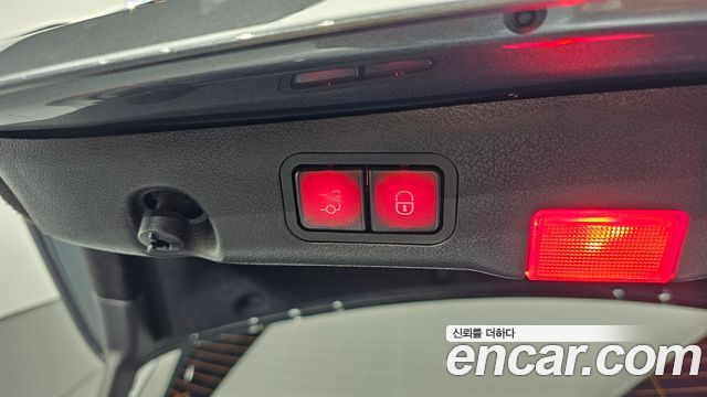 Mercedes-Benz E-Class 2018 — photo 26
