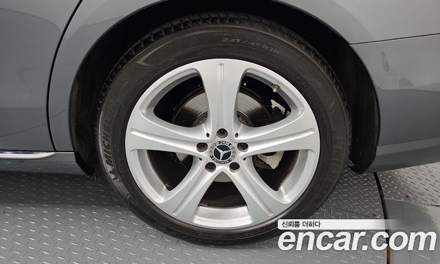 Mercedes-Benz E-Class 2018 — photo 7