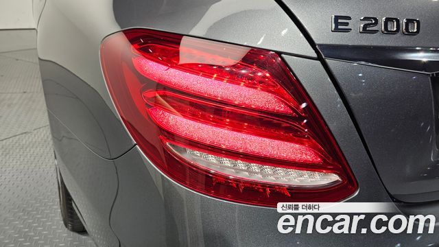 Mercedes-Benz E-Class 2018 — photo 9