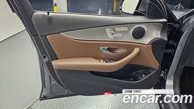 Mercedes-Benz E-Class 2018 — photo 14