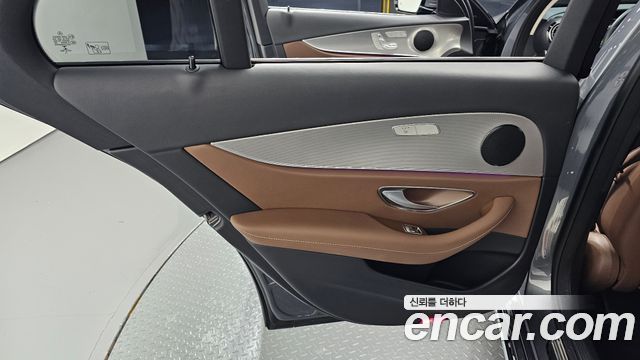Mercedes-Benz E-Class 2018 — photo 15