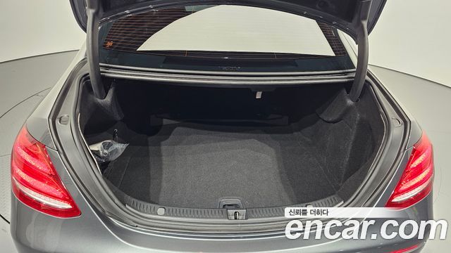 Mercedes-Benz E-Class 2018 — photo 31