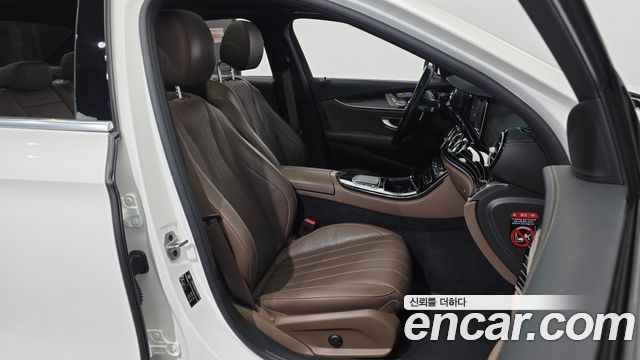Mercedes-Benz E-Class 2021 — photo 12