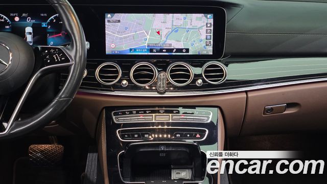 Mercedes-Benz E-Class 2021 — photo 19