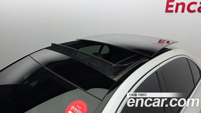 Mercedes-Benz E-Class 2021 — photo 20